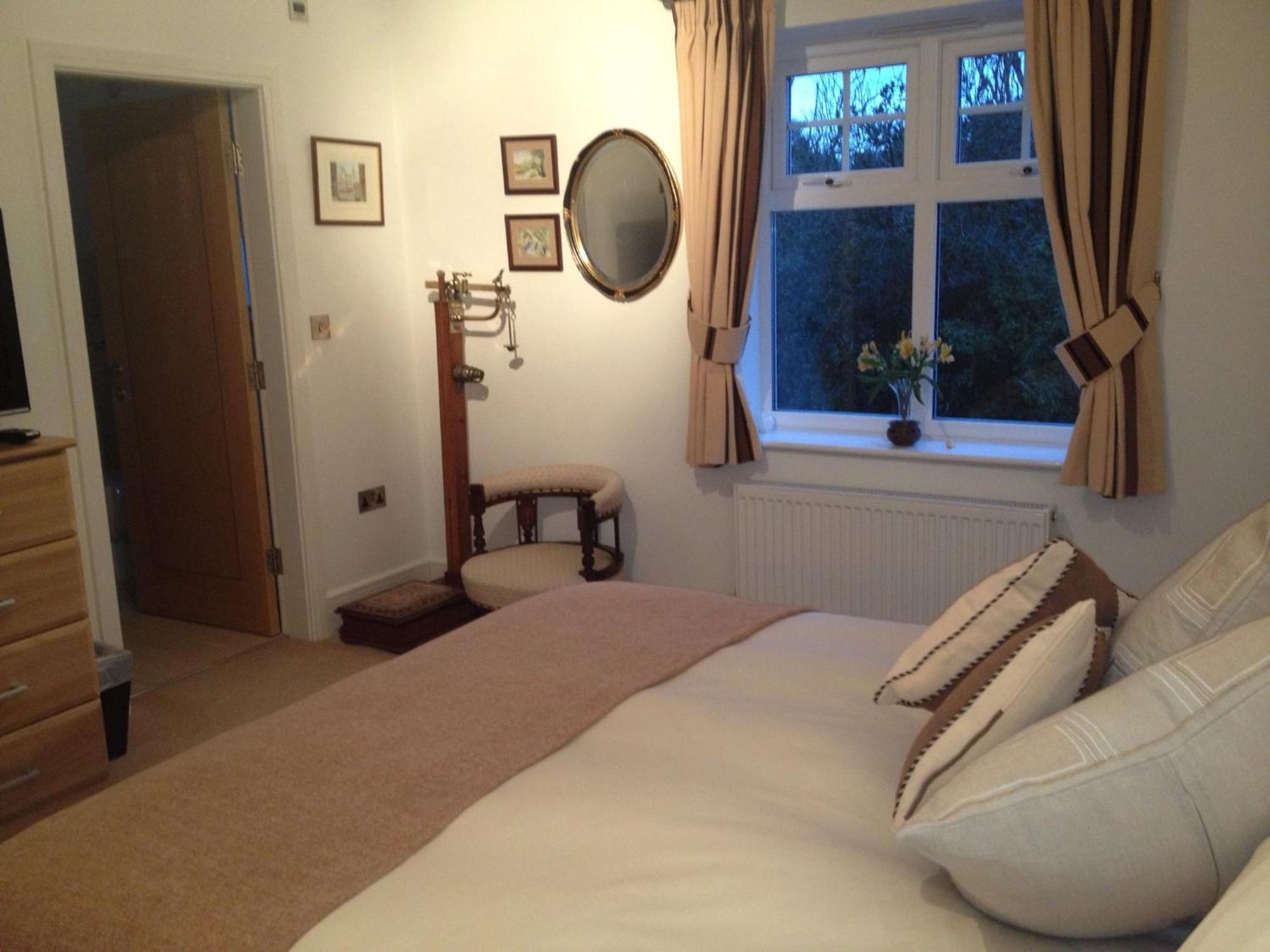 2 The Rocklands Bed & Breakfast Birkenhead Exterior photo